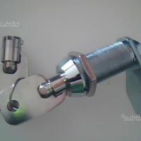 Serratura a camme cilindrica