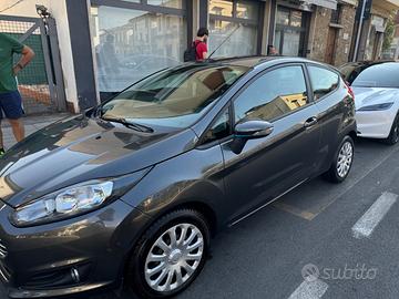 FORD Fiesta 6ª serie - 2015