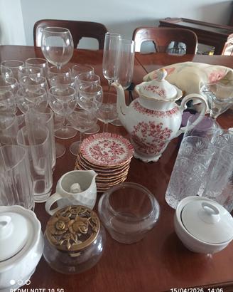 stock bicchieri ed al altro