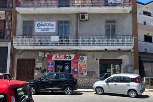 Appartamento+locale commerciale Vairano Scalo (CE)