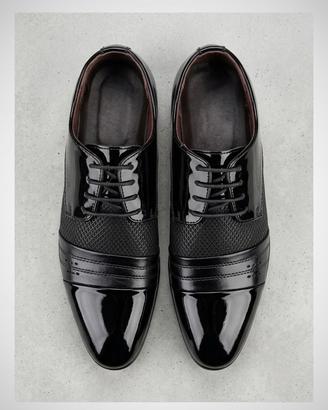 Scarpe Derby Nere Cap Toe Vernice e Rombi