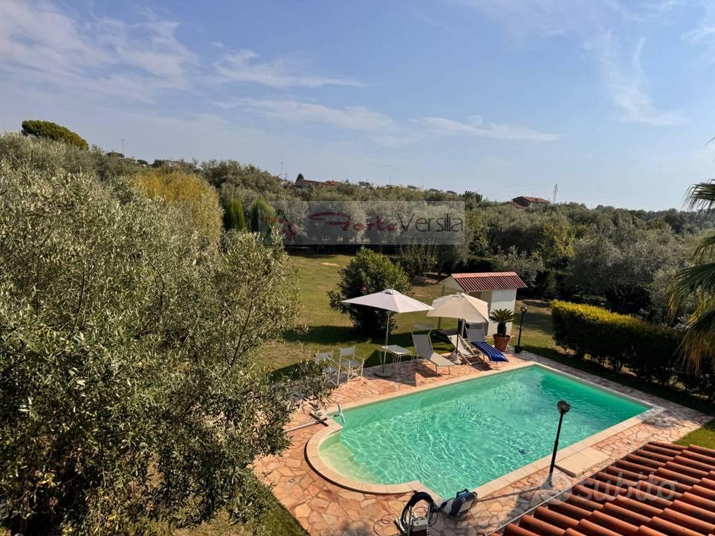 Villa di 234 m² con più di 5 locali a Seravezza - Vista 3