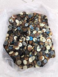 bottoni nuovi per cucito stock 