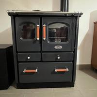 Stufa a legna Sideros con legnaia