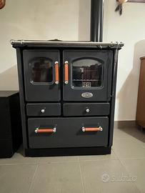 Stufa a legna Sideros con legnaia