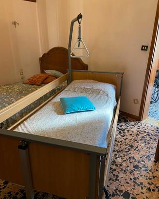 letto ospedaliero, carrozzina , sedia da comodo