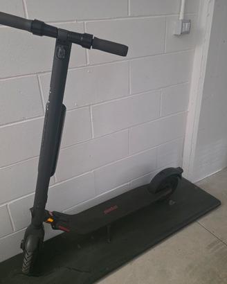 monopattino elettrico 

Segway  e45e