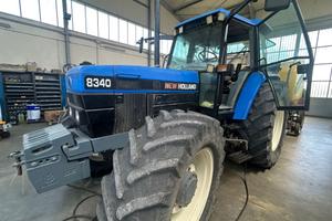 TRATTORE NEW HOLLAN 8340