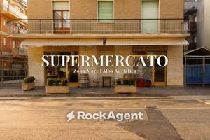 Attività / Licenza di 175 m² con 1 locale a Alba A