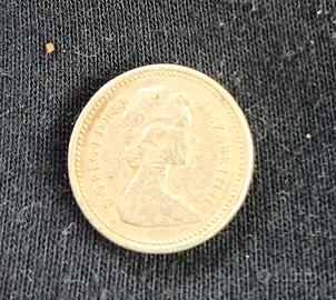 One pound 1983 Regina ElisabettaII errore di conio