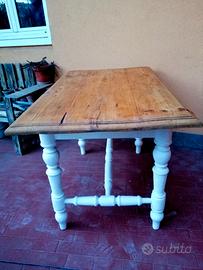 vecchio tavolo di pino 