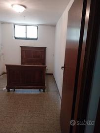 Letto antico in legno noce 1 piazza e1/2