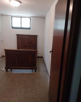 Letto antico in legno noce 1 piazza e1/2