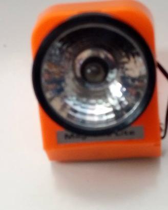 Lampada Emergenza Auto a Calamita + Presa 12 volts