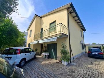 Casa indipendente di 195 m² con 5 locali e box aut