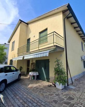 Casa indipendente di 195 m² con 5 locali e box aut