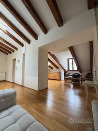 Attico mansardato nel cuore di Trieste