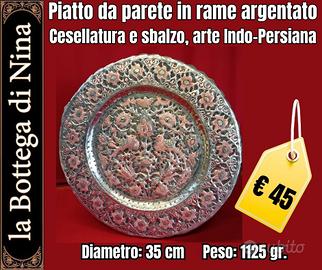 Piatto da parete in rame argentato con cesellatura