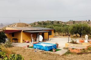 Casa di campagna zona chiesa Santo Spirito