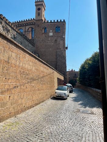 Palazzetto cielo-terra vicino Palazzo Doebbing