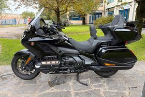 Honda GL 1800 Gold Wing DCT TOUR ALL BLACK
