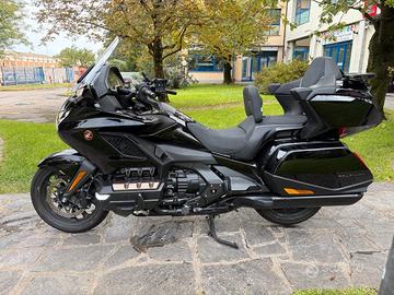 Honda GL 1800 Gold Wing DCT TOUR ALL BLACK