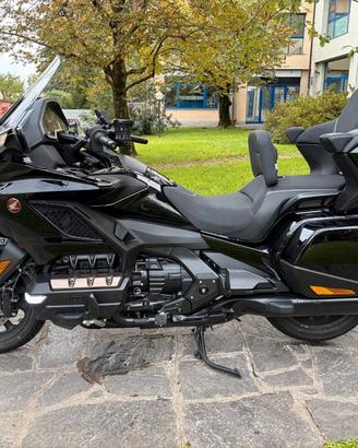 Honda GL 1800 Gold Wing DCT TOUR ALL BLACK