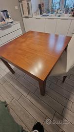 Tavolo in legno vero con 4 sedie 