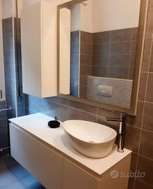 Mobile bagno laccato