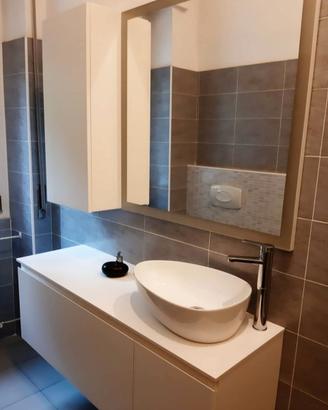 Mobile bagno laccato