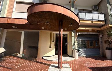 VIALE REGIONE SICILIANA N. O. - LUMINOSO 4 VANI