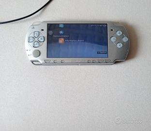 Sony PlayStation portable argentata