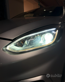 Faro Ford Fiesta MK8 - Originale