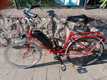 Bicicletta tipo Graziella trasformata in elettrica