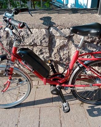 Bicicletta tipo Graziella trasformata in elettrica