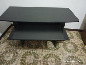 Tavolo porta PC con multipresa