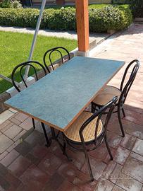 Tavolo e sedie bistrot