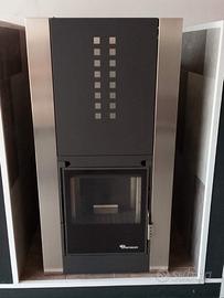 Stufa a pellet termo ventilata ad aria da 16 kW