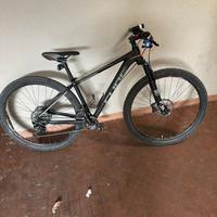 Bicicletta cube nera