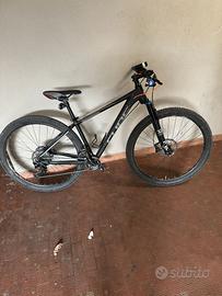 Bicicletta cube nera