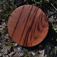 Robusto tagliere tondo di castagno pezzo unico