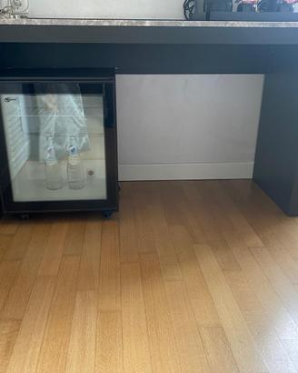 Scrivania + comodini da hotel — legno laccato