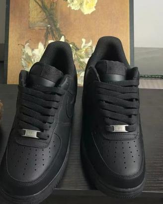 Nike Air Force 1 Low '07 — Nero (Taglia 42)