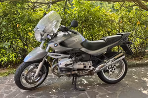BMW R1150R colore grigio.
