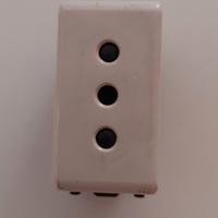 Presa elettrica BTICINO TEKNE 13913 usata