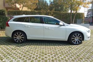 VOLVO V60 D6 Twin Engine Geartronic Momentum