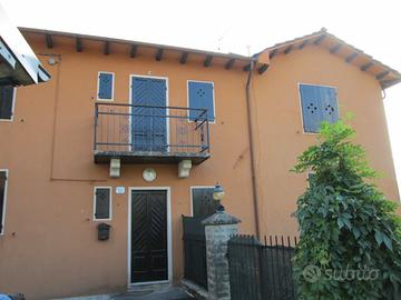 Privato vende/affitta villa bifamigliare corniglio