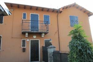 Privato vende/affitta villa bifamigliare corniglio