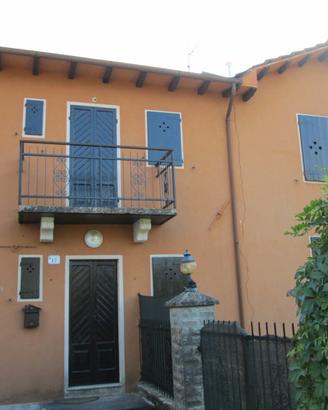 Privato vende/affitta villa bifamigliare corniglio
