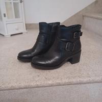 stivaletti pelle nera con tacco